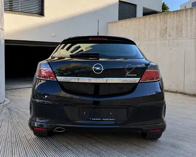 Opel Astra GTC 2.0 Turbo Sport — Coupé dynamique, révision complète & freins neufs — detail