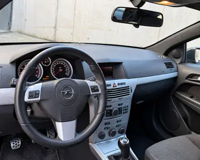 Opel Astra GTC 2.0 Turbo Sport — Coupé dynamique, révision complète & freins neufs — Thumbnail 7
