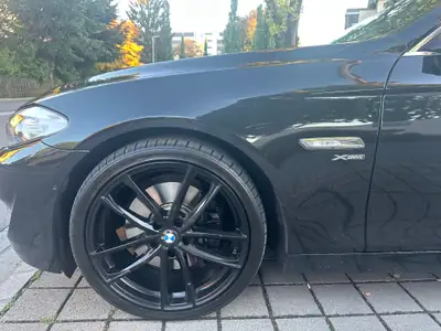BMW 535d xDrive 2012 — Berline prestige diesel, 313 ch et transmission intégrale — vista posteriore