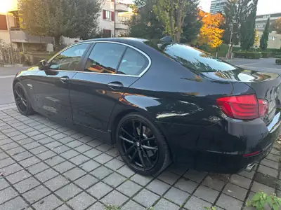 BMW 535d xDrive 2012 — Berline prestige diesel, 313 ch et transmission intégrale — fianco