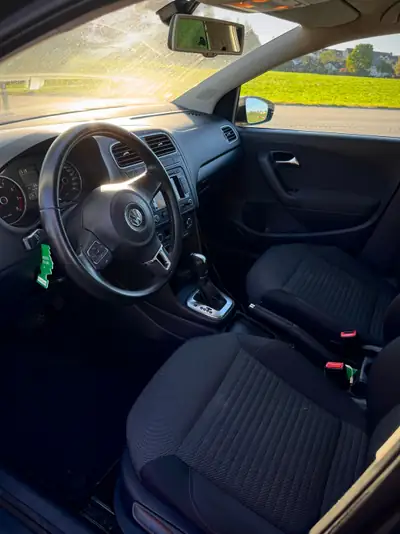 VW Polo 1.2 TSI 105 DSG — Citadine automatique fiable, MFK valide, équipée Navi — interni