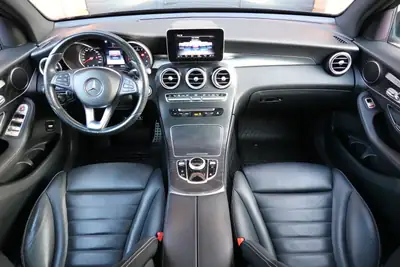 Mercedes-Benz GLC 250 AMG Line 4Matic — SUV premium noir, toit ouvrant et sièges chauffants — Thumbnail 11