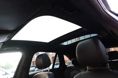 Mercedes-Benz GLC 250 AMG Line 4Matic — SUV premium noir, toit ouvrant et sièges chauffants — Thumbnail 23