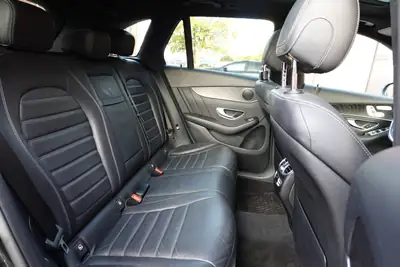Mercedes-Benz GLC 250 AMG Line 4Matic — SUV premium noir, toit ouvrant et sièges chauffants — Thumbnail 27
