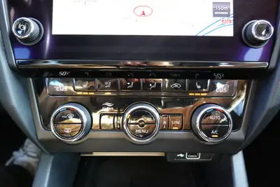 Skoda Octavia 1.5 G-tec Style — Break écologique bi-carburant, équipé et sans accident — Thumbnail 20