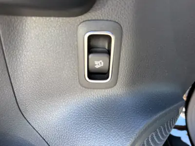 Mercedes-Benz GLA 250 4Matic — SUV compact hybride, 238 ch et faible consommation — Thumbnail 12
