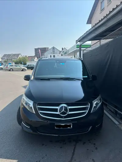 Mercedes-Benz V 250 d Extralang 4Matic — Monospace premium diesel, 6 places, tout-terrain — dashboard