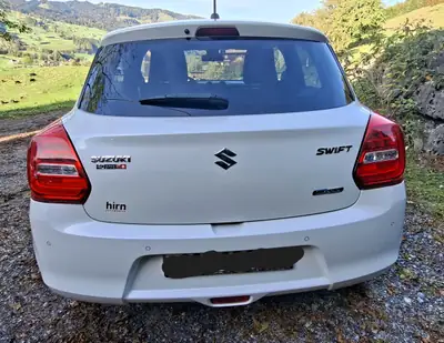 Suzuki Swift 1.2 Hybrid Top — Citadine économe avec caméra de recul et navigation — interior