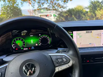 VW Golf 1.5 eTSI mHEV ACT Style DSG — Hybride léger économe, 96'000 km, sans sinistre — tableau de bord