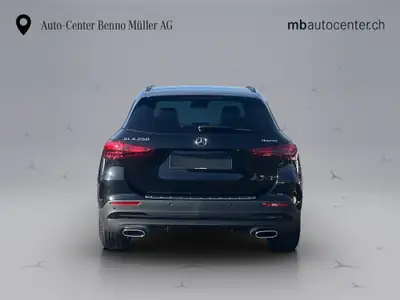 Mercedes-Benz GLA 250 AMG Line 4MATIC — SUV compact hybride, 238 ch et consommation maîtrisée — dashboard