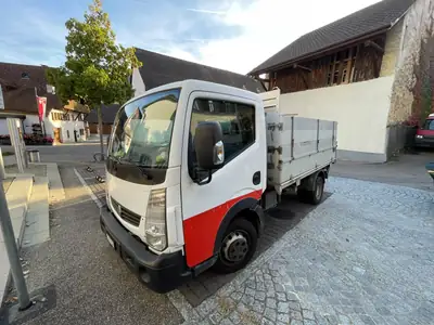 Renault Maxity 2.5T — Utilitaire robuste avec benne basculante, 186000 km — rear view