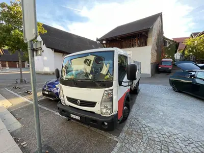 Renault Maxity 2.5T — Utilitaire robuste avec benne basculante, 186000 km — interior