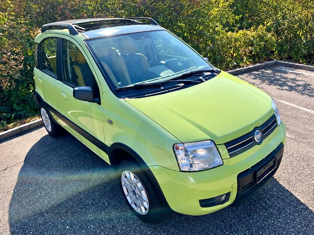 Fiat Panda 1.2 Climbing 4x4 — L'authentique citadine tout-terrain, toit ouvrant inclus