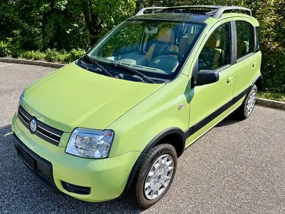Fiat Panda 1.2 Climbing 4x4 — L'authentique citadine tout-terrain, toit ouvrant inclus — Heckansicht