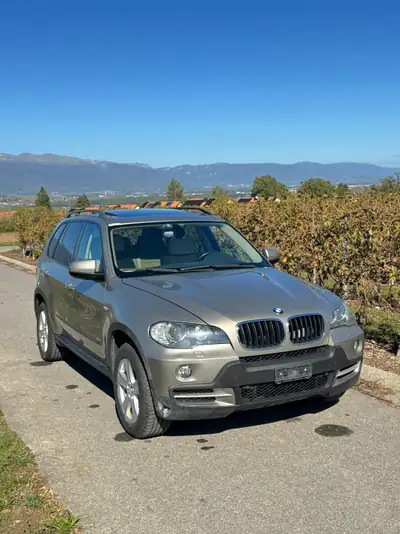 BMW X5 3.0d E70 — SUV prestige 7 places, motorisation robuste et capacité de remorquage — exterior view