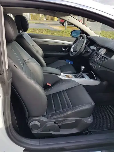 Renault Laguna 2.0 Turbo Coupé — Sportive élégante, 72'000 km, sans accident — detail