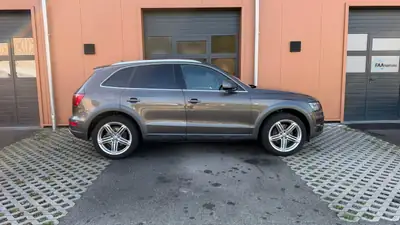 Audi Q5 3.2 FSI Quattro 2012 — SUV premium tout-terrain, équipement haut de gamme — intérieur