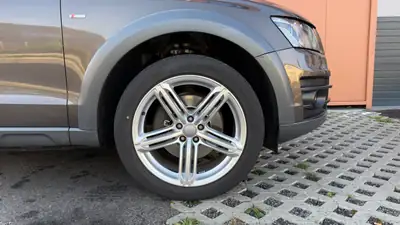 Audi Q5 3.2 FSI Quattro 2012 — SUV premium tout-terrain, équipement haut de gamme — tableau de bord