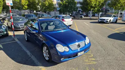 Mercedes-Benz C 180 Coupé — Élégance sportive et motorisation Kompressor — rear view