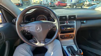 Mercedes-Benz C 180 Coupé — Élégance sportive et motorisation Kompressor — interior