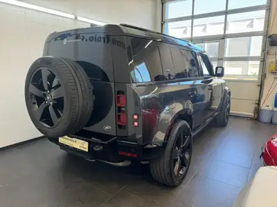 Land Rover Defender 110 D250 X-Dynamic HSE — 7 places, motorisation D250 performante, 68'000 km seulement — Heckansicht