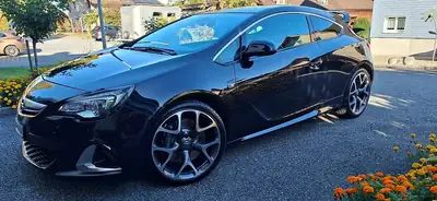 Opel Astra GTC OPC 280 PS — Coupé sportif turbo haute performance — side view