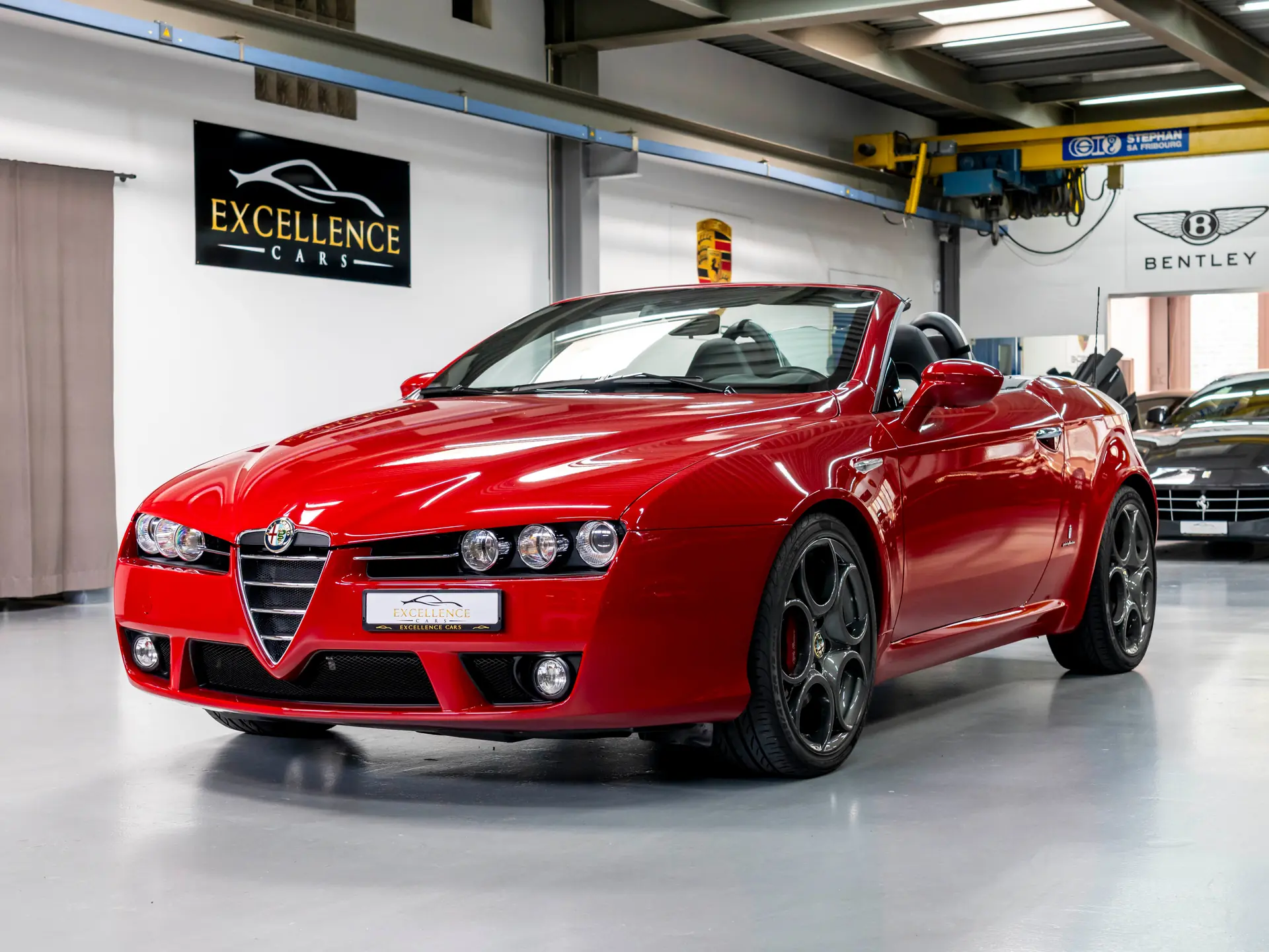 Alfa Romeo Spider 1.8 TBi — Cabriolet sportif rouge, état impeccable, 12'900 km