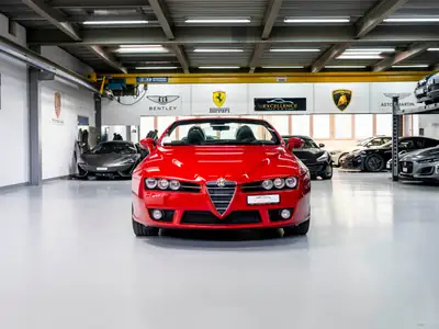 Alfa Romeo Spider 1.8 TBi — Cabriolet sportif rouge, état impeccable, 12'900 km — Heckansicht