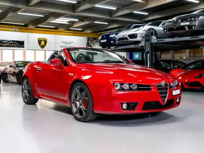 Alfa Romeo Spider 1.8 TBi — Cabriolet sportif rouge, état impeccable, 12'900 km — Armaturenbrett
