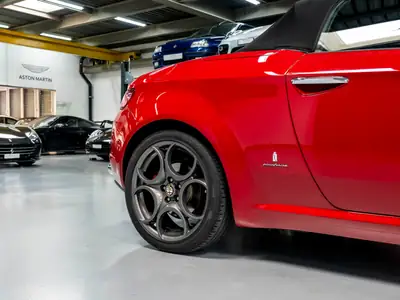 Alfa Romeo Spider 1.8 TBi — Cabriolet sportif rouge, état impeccable, 12'900 km — Miniatur 17