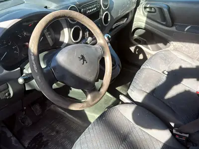 Peugeot Partner 1.6i Urban — Utilitaire compact fiable, expert récent — Miniature 12