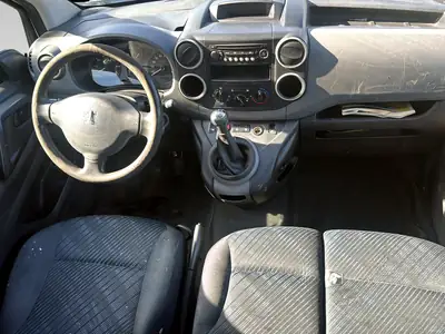 Peugeot Partner 1.6i Urban — Utilitaire compact fiable, expert récent — Miniature 11