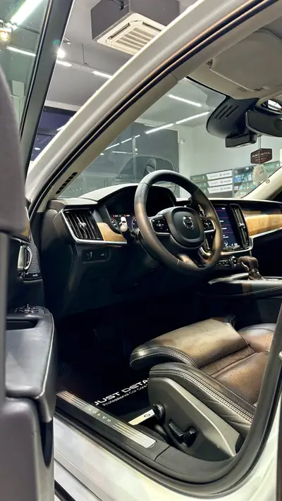 Volvo S90 2.0 T6 Inscription AWD — Berline premium Polestar, services inclus — Miniature 8