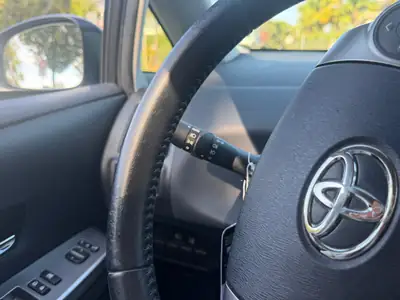 Toyota Prius+ 1.8 VVT-i HSD Premium — Monospace hybride 7 places, 156'000 km — Miniature 15