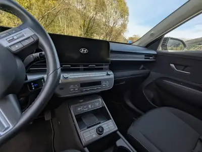 Hyundai Kona 1.6 T-GDi 4WD — SUV compact dynamique, moteur turbo haute performance — vista posteriore