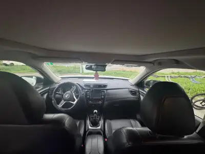 Nissan X-Trail 2.0 dCi Tekna 4x4 — 7 places, diesel robuste, faible kilométrage — dettaglio