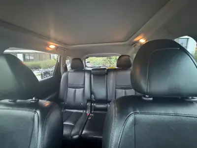 Nissan X-Trail 2.0 dCi Tekna 4x4 — 7 places, diesel robuste, faible kilométrage — interni