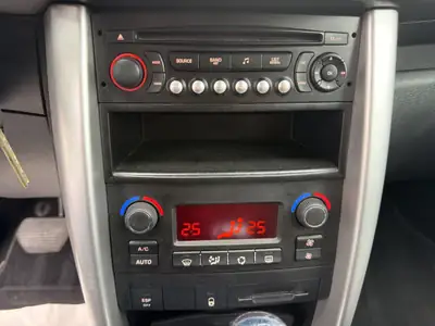 Peugeot 207 1.6 16V Sport Automatic — Citadine fiable, boîte auto, 152'100 km — Thumbnail 15