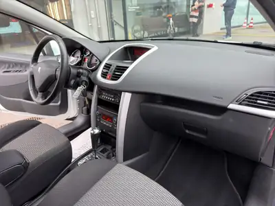 Peugeot 207 1.6 16V Sport Automatic — Citadine fiable, boîte auto, 152'100 km — Thumbnail 21