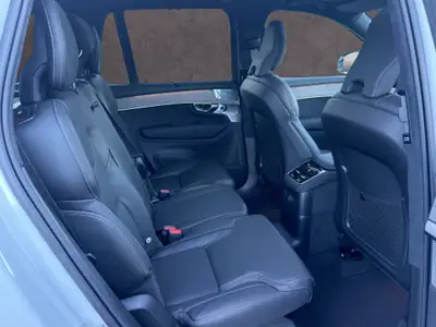 Volvo XC90 2.0 T8 TE Ultra Dark eAWD — SUV hybride rechargeable 7 places, quasi neuf — Thumbnail 17