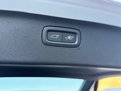 Volvo XC90 2.0 T8 TE Ultra Dark eAWD — SUV hybride rechargeable 7 places, quasi neuf — Thumbnail 21