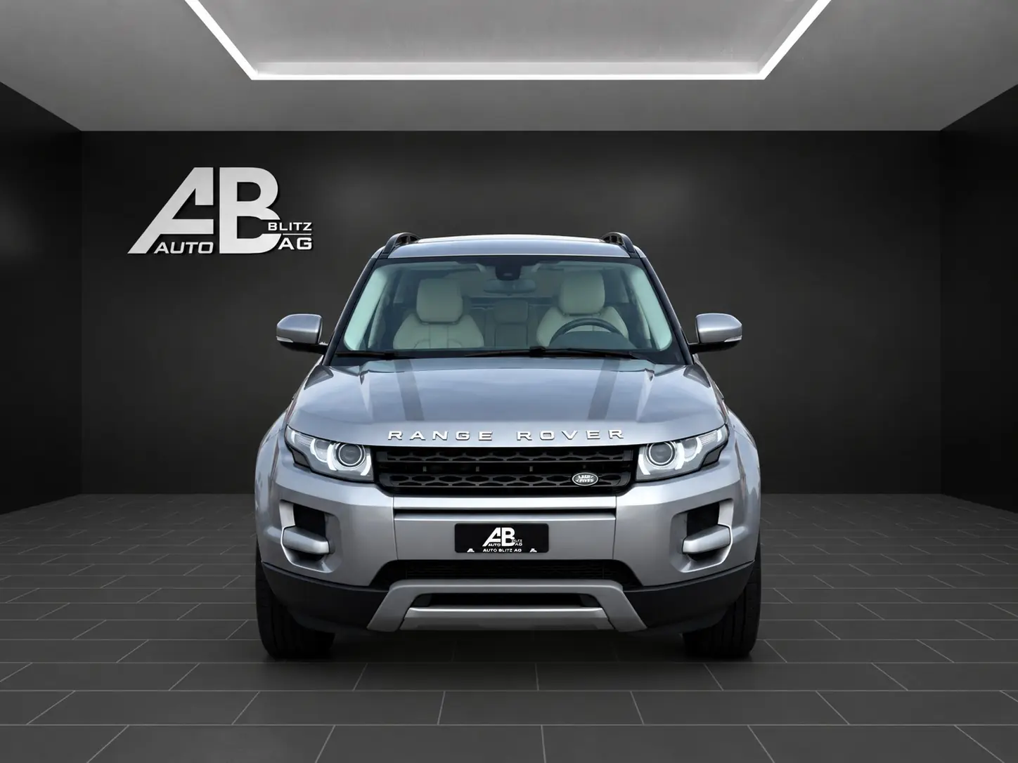 Range Rover Evoque 2.2 SD4 Pure — SUV premium diesel, frais de concession, garantie incluse