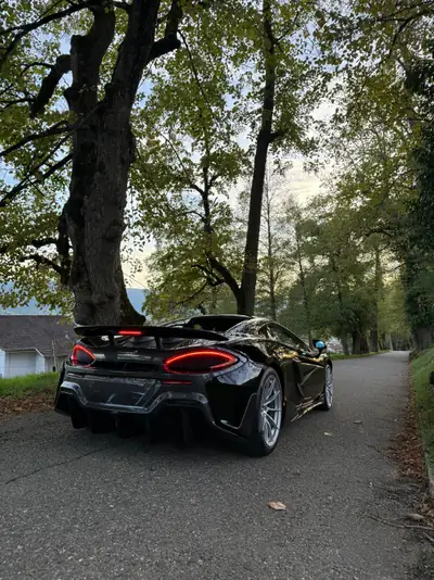 McLaren 600LT Spider — Cabriolet ultra-performant, seulement 24'000 km — rear view