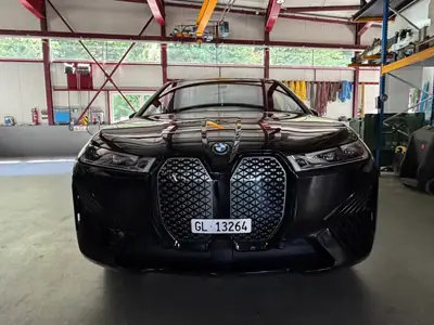 BMW iX xDrive50 — SUV électrique premium 523 ch, kilométrage modéré — arrière