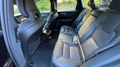 Volvo XC60 2.0 T5 Inscription AWD — SUV premium robuste, 100 600 km — interior