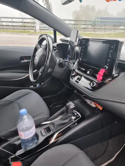 Toyota Corolla 1.8 HSD Comfort — Berline break hybride économique, 304000 km — rear view