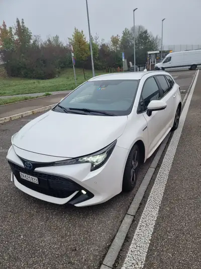 Toyota Corolla 1.8 HSD Comfort — Berline break hybride économique, 304000 km — detail