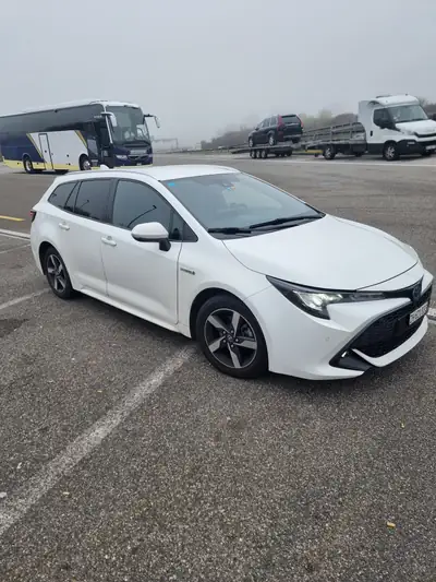 Toyota Corolla 1.8 HSD Comfort — Berline break hybride économique, 304000 km — dashboard