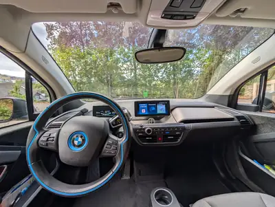 BMW i3 94 Ah avec REX — Électrique urbain premium, 56 000 km, première main — tableau de bord