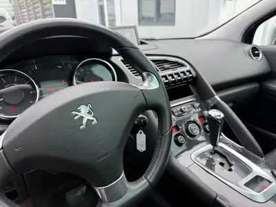 Peugeot 3008 1.6 T Allure — SUV urbain robuste, entretien Peugeot complet — détail